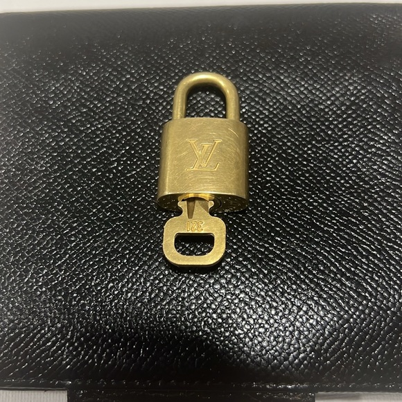 Louis Vuitton Authentic Lock and Key Set 321 - Picture 2 of 6